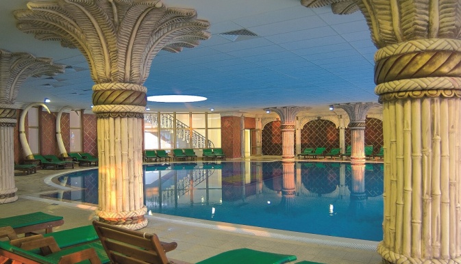 Marina Royal Palace Duni piscina interioara