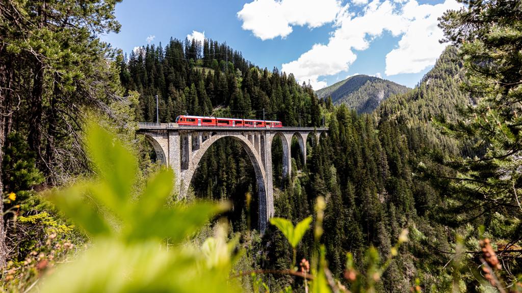 Bernina Express beim Lago Bianco3